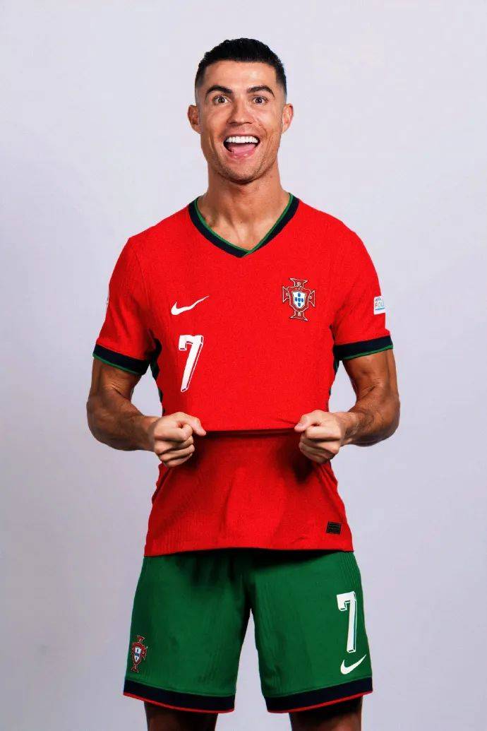 曾引起争议，西安国际足球中心草坪已重新铺设，明年3月达标