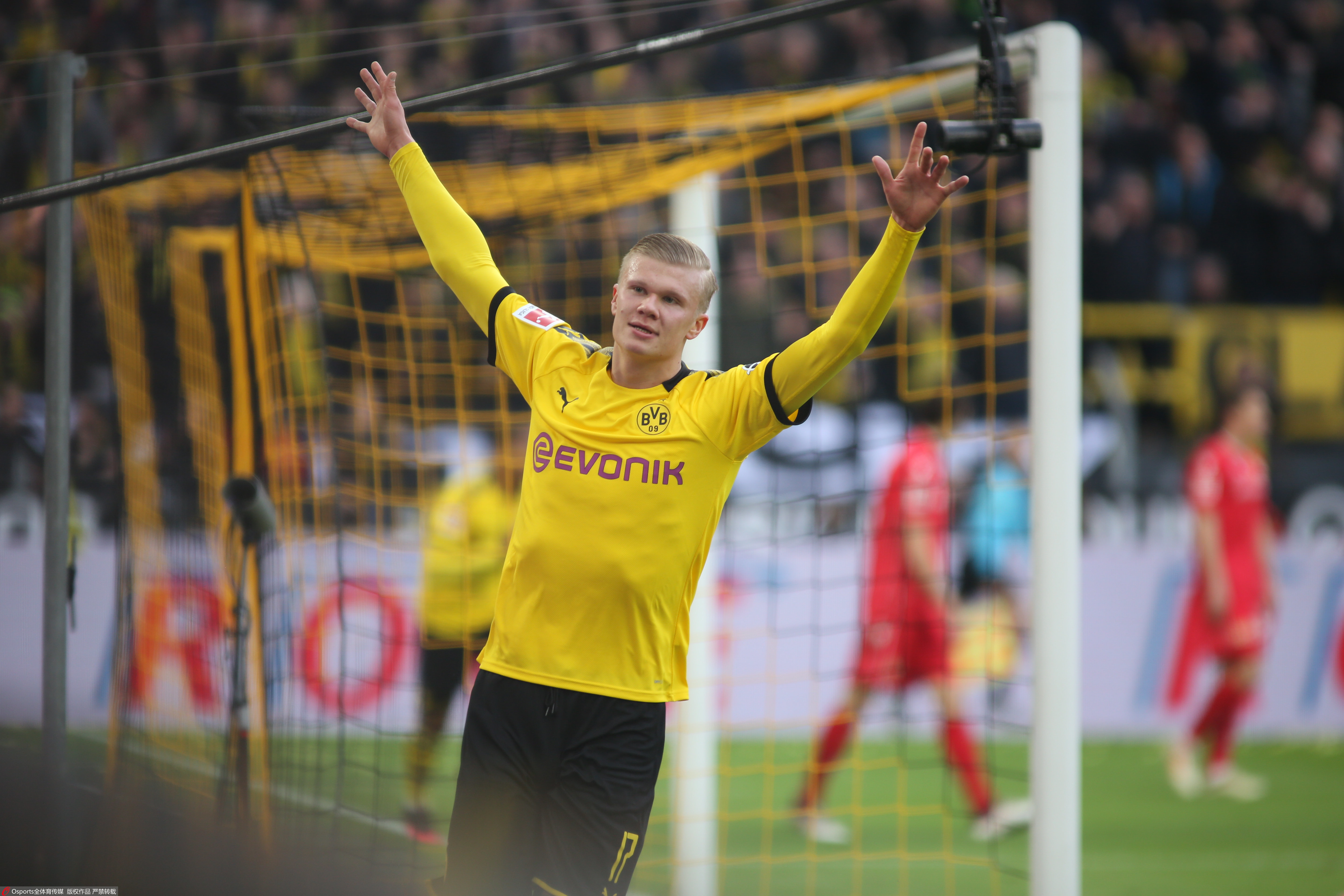 记者：米利唐腘绳肌位置受伤，将于明日接受详细检查