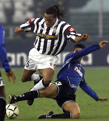 凯恩谈阿森纳：和巴黎是不同的球队，在防守上更强一些