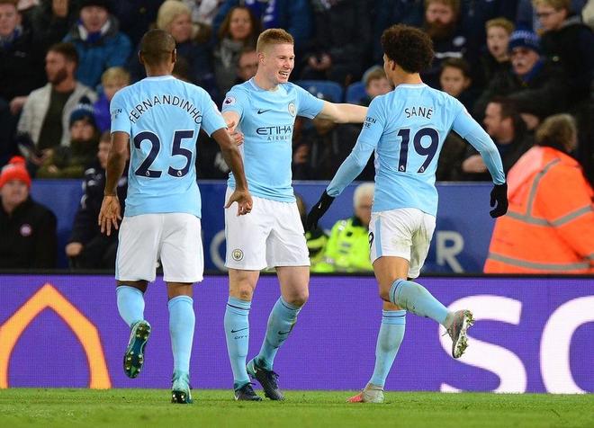 特尔施特根社媒晒恢复训练照片：很高兴归队