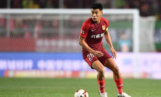 伯尔尼主帅谈骚乱：维拉球员在看台下庆祝，球迷认为被挑衅了