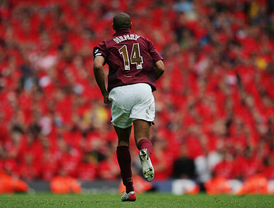 TA：阿森纳未积极推动冬窗出售球员；预计明夏将买断因卡皮耶