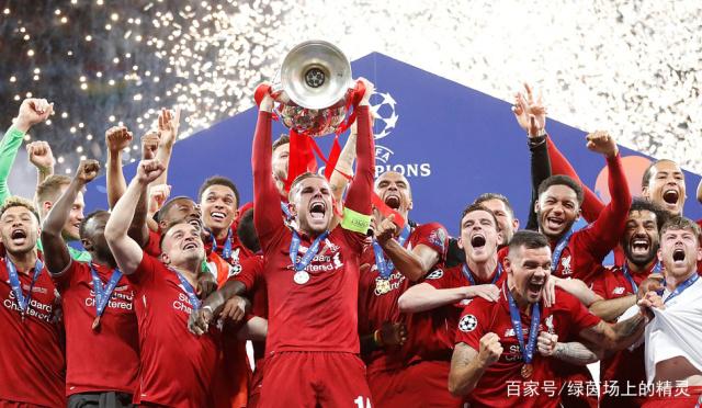 瑞典超保级附加赛被迫四次中断，球迷燃放烟火致人造草皮起火