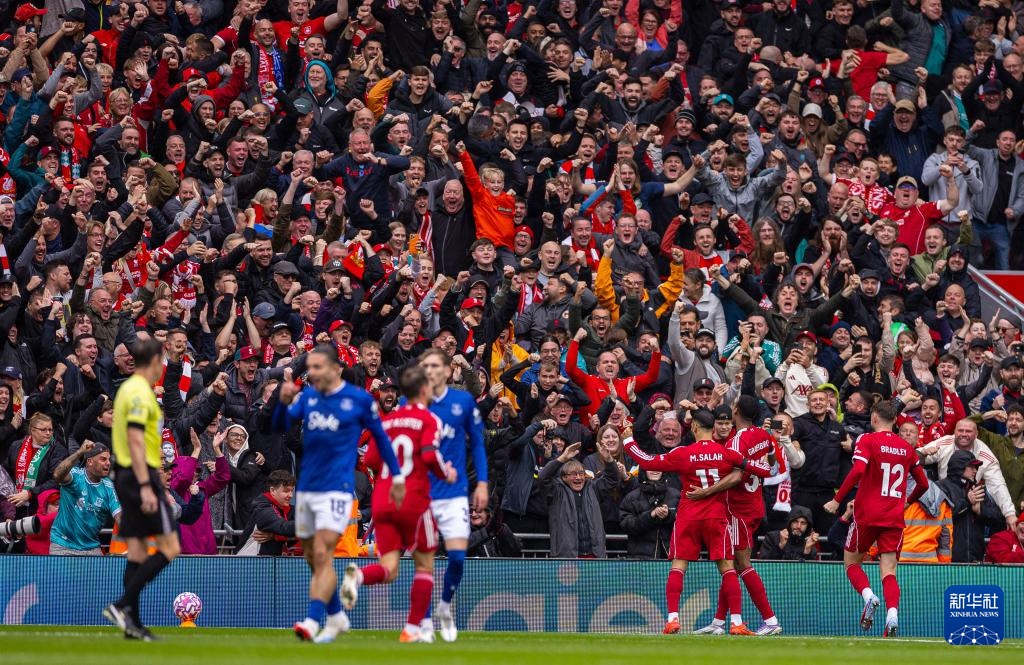 英媒：不敌纽卡赛后瓜帅与吉马良斯争论，并疑似怒斥摄像师