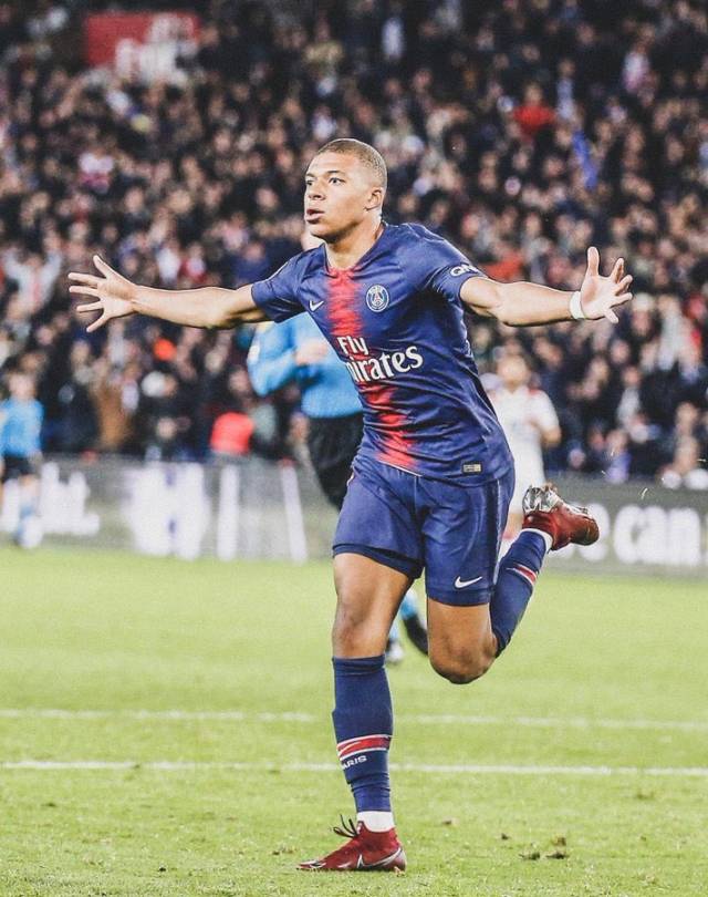 慢镜头：亚特兰大高层视穆尼斯为主要引援目标，已前往英格兰