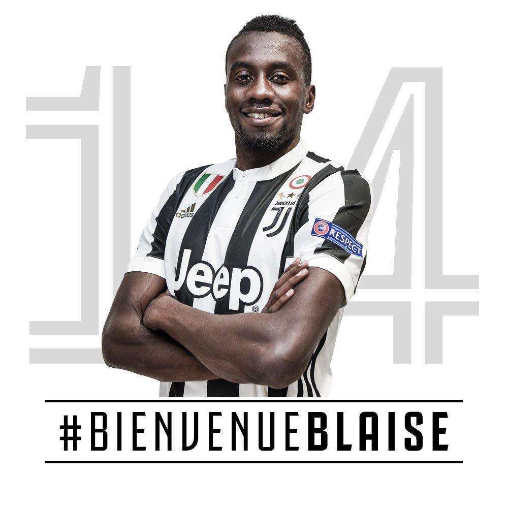 足协杯赛前举办垫场赛，张凌峰等四名成年球员对阵五十名小球员