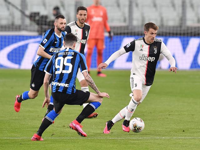 太阳报：女演员悉尼妹恢复单身后收到了大量英超球星的私信