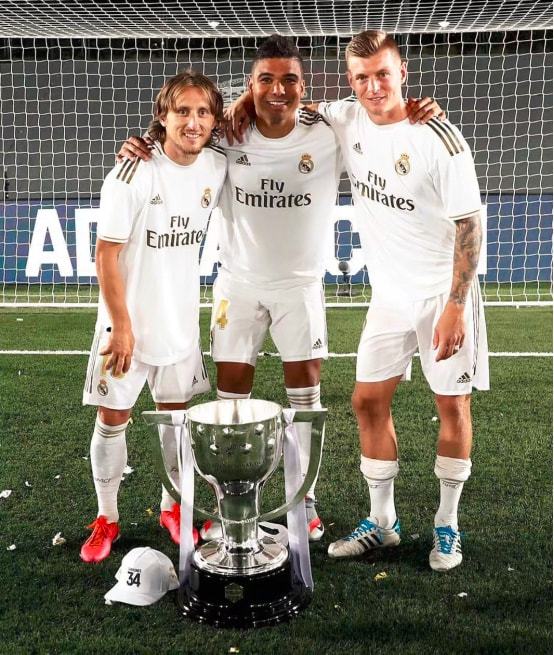 利物浦主帅斯洛特做出惊人决定：萨拉赫罕见坐上替补席