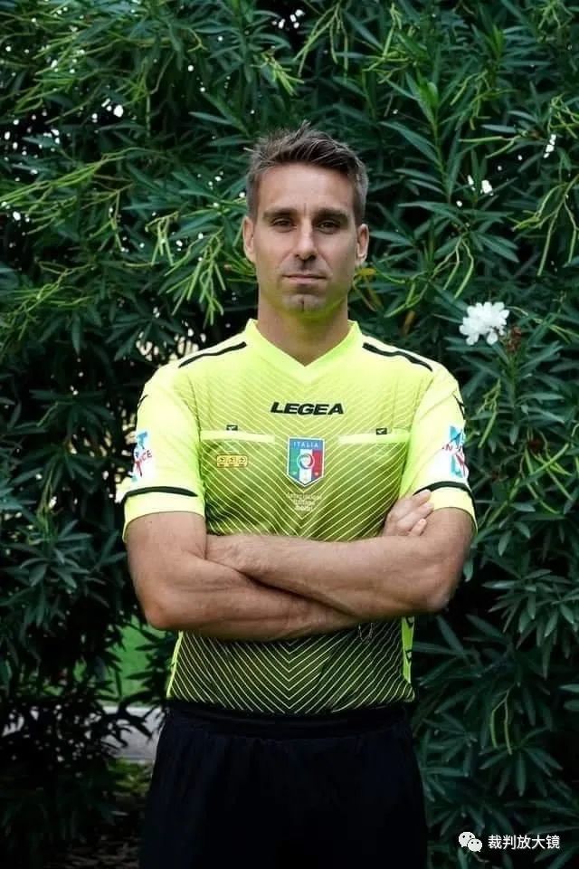 每体：莱万首选与巴萨续约，但也已开始研究其它联赛的报价